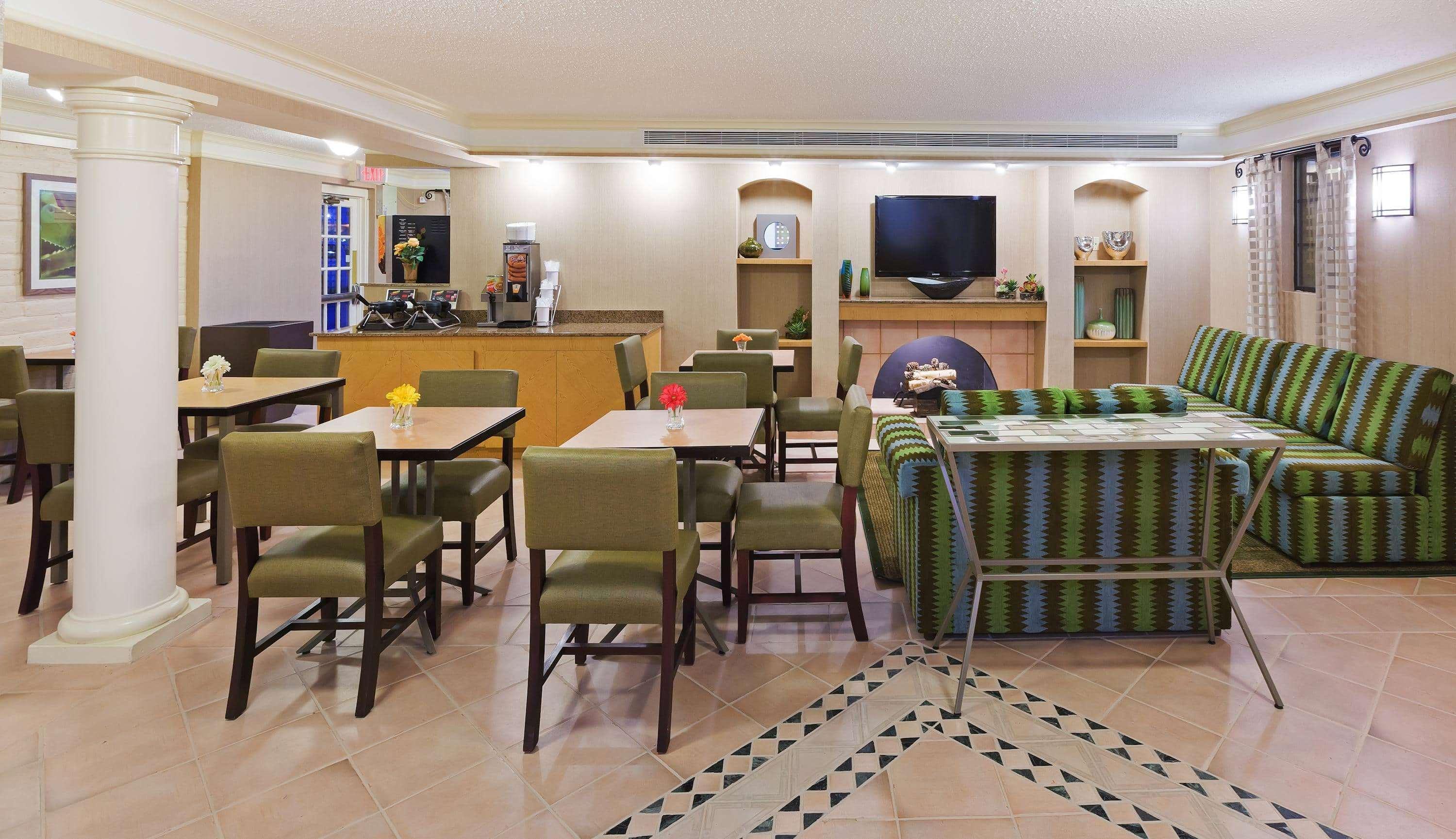 La Quinta Inn By Wyndham Victoria Exterior foto