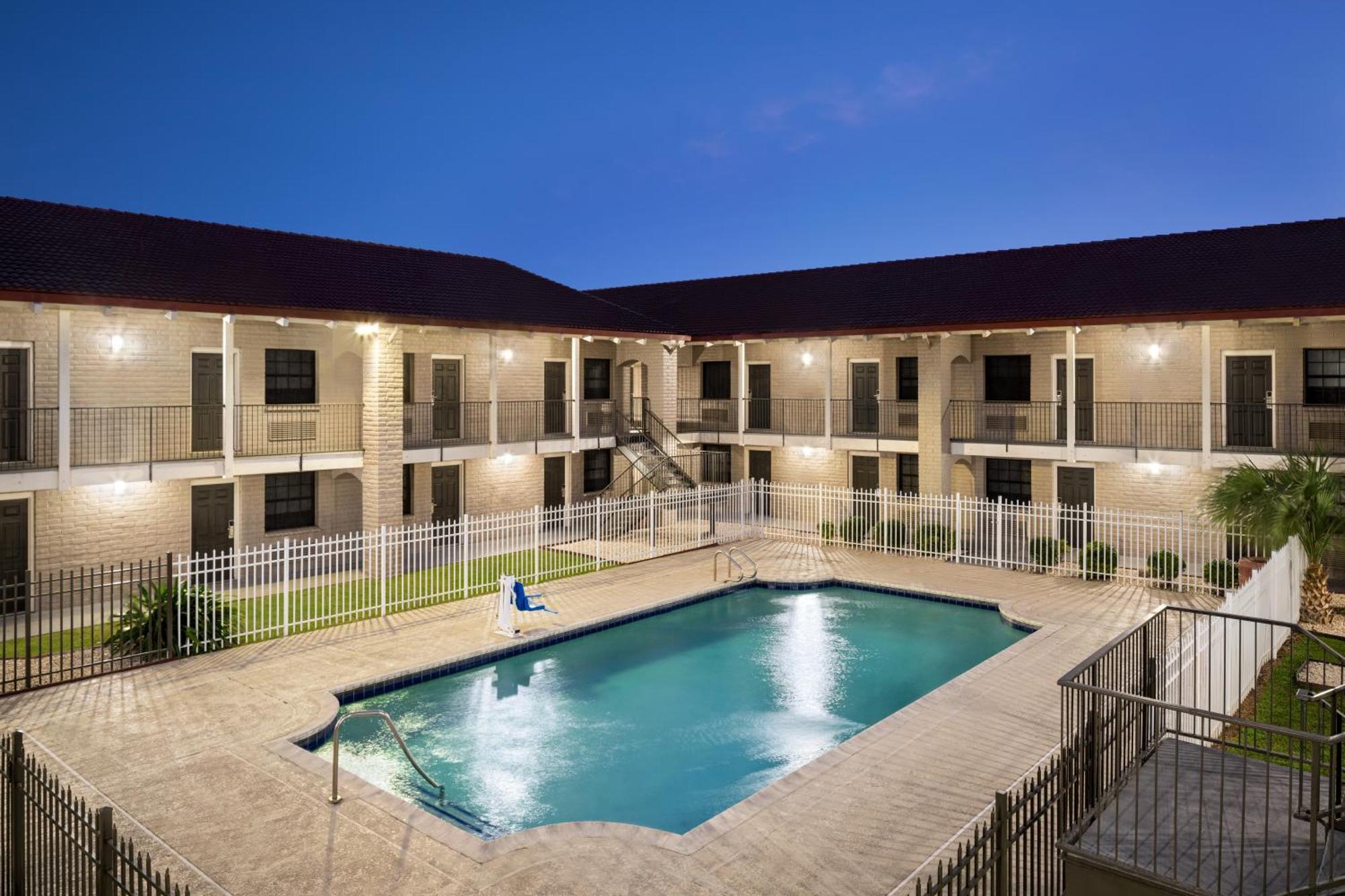 La Quinta Inn By Wyndham Victoria Exterior foto